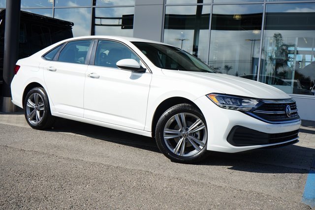 Used 2023 Volkswagen Jetta SE image 1