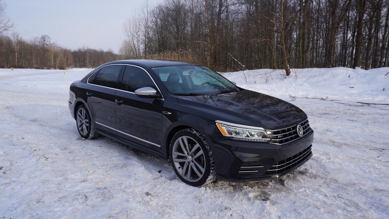Used 2017 Volkswagen Passat 1.8T R-Line w/ R-Line Lighting Package FWD image 7