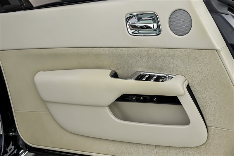 Used 2015 Rolls-Royce Wraith RWD image 13