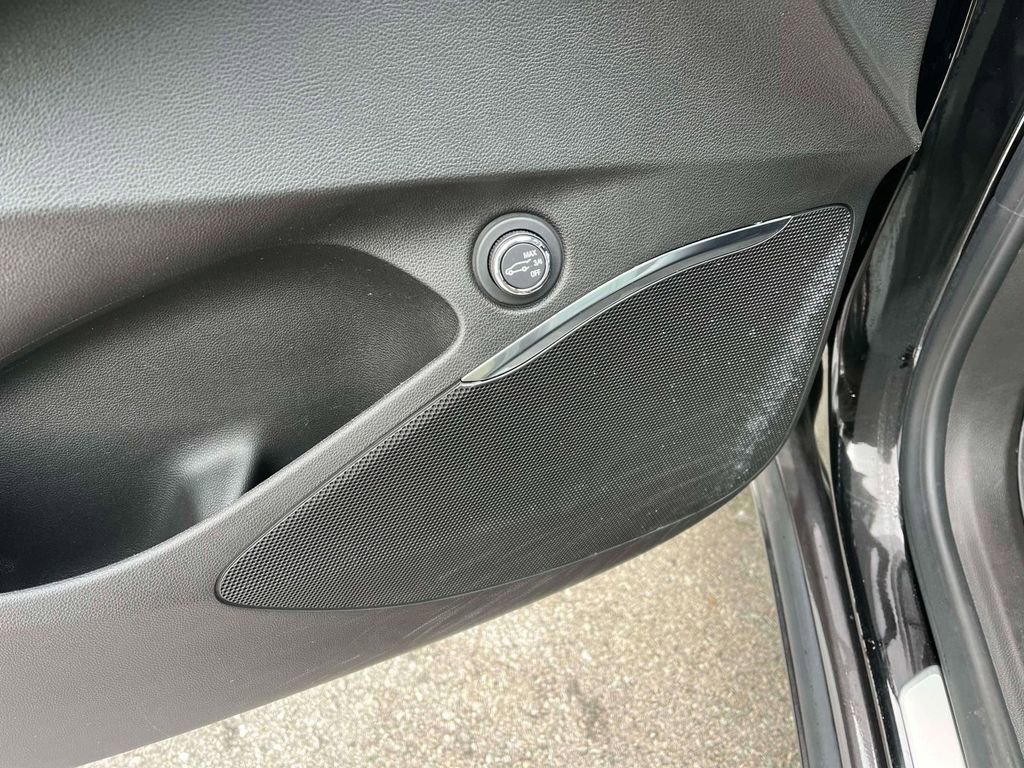 Used 2023 Buick Enclave Essence image 28