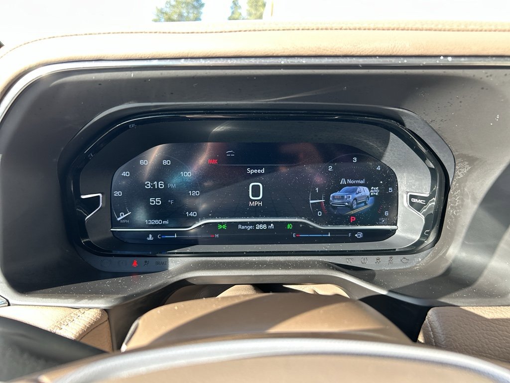 Used 2024 GMC Yukon XL Denali AWD/4WD image 26