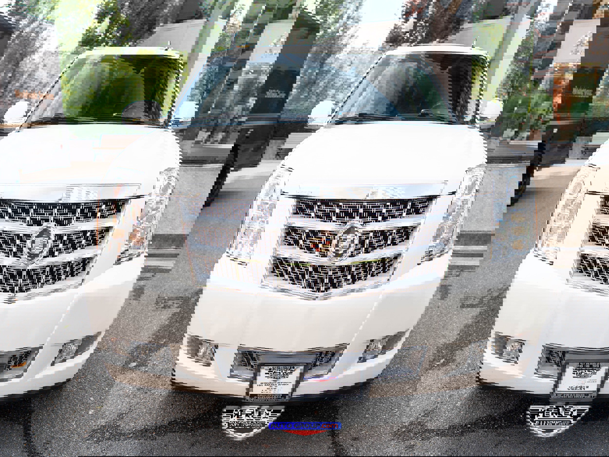 Used 2013 Cadillac Escalade Platinum image 2