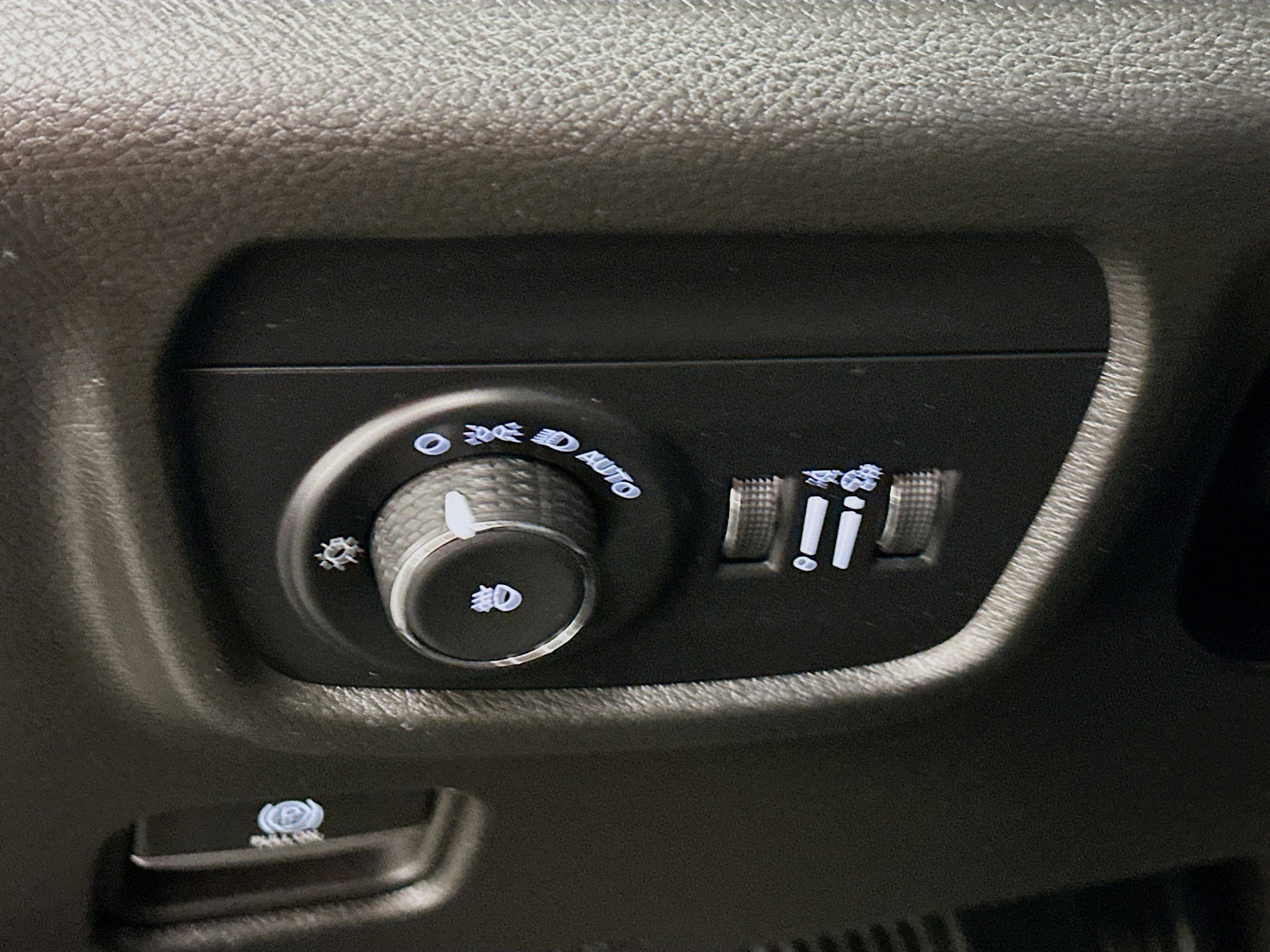 Used 2024 Jeep Grand Cherokee L Limited w/ Luxury Tech Group II image 17