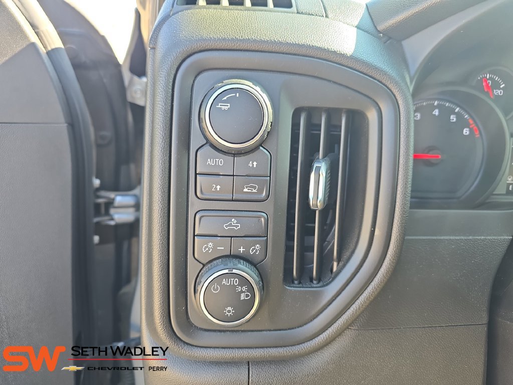 Used 2019 Chevrolet Silverado 1500 Custom w/ Custom Value Package AWD/4WD image 27