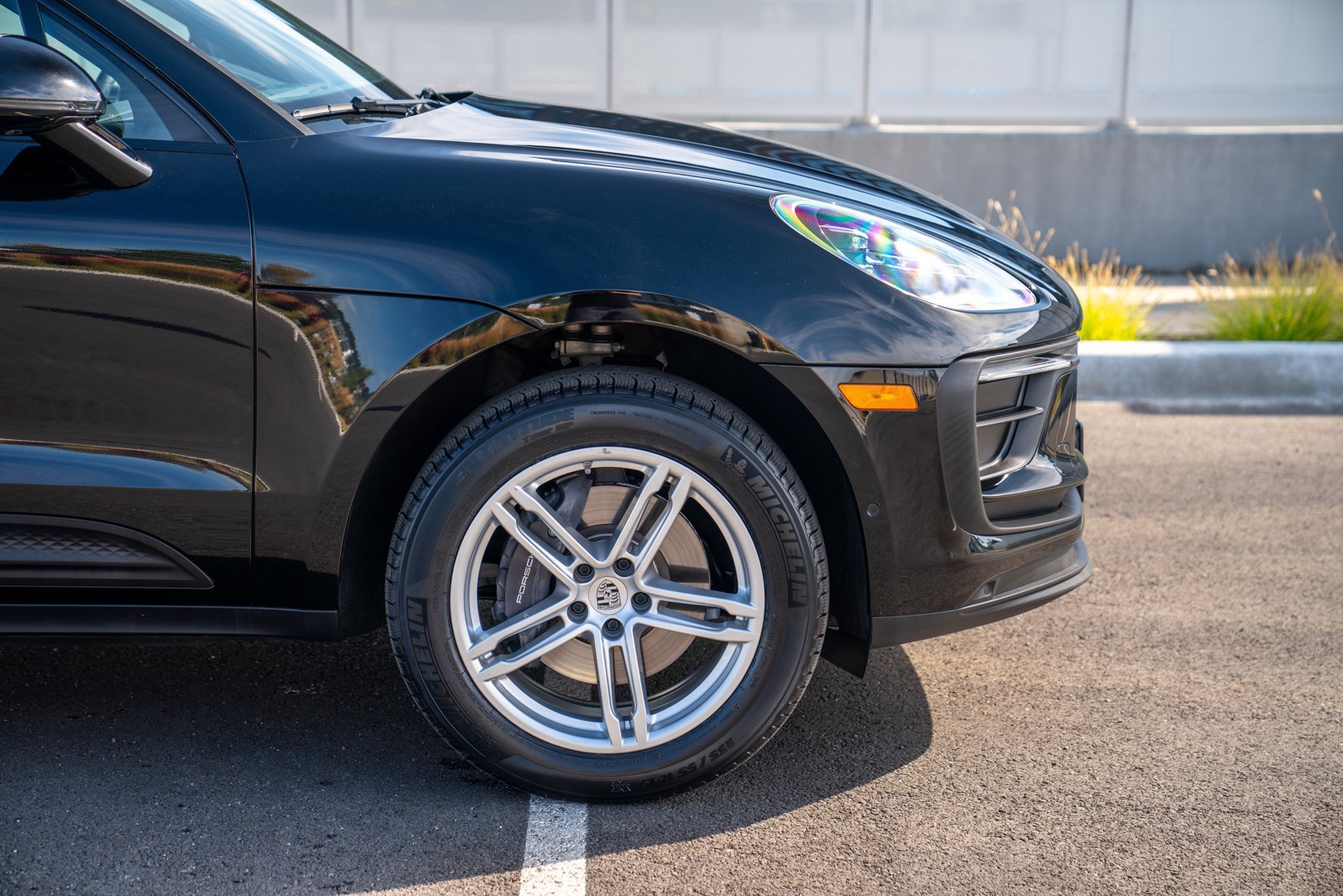 Certified 2024 Porsche Macan AWD/4WD image 9