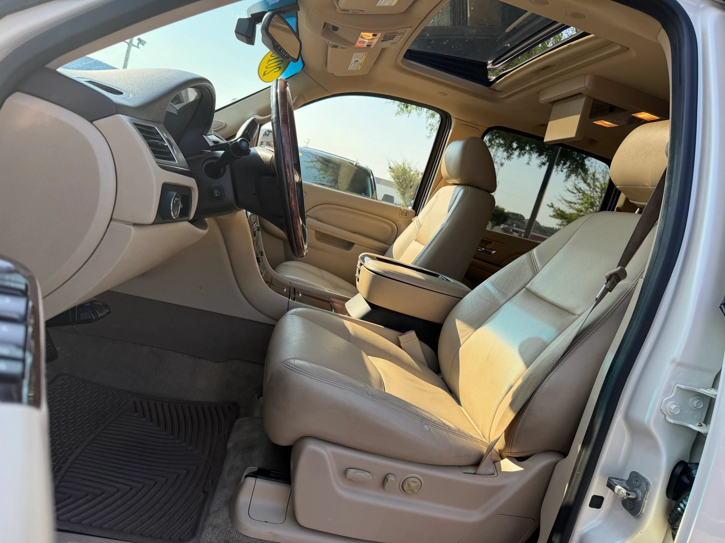 Used 2013 Cadillac Escalade ESV Premium RWD image 11