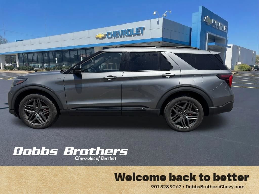 Used 2025 Ford Explorer ST-Line w/ ST-Line Street Pack AWD/4WD image 4