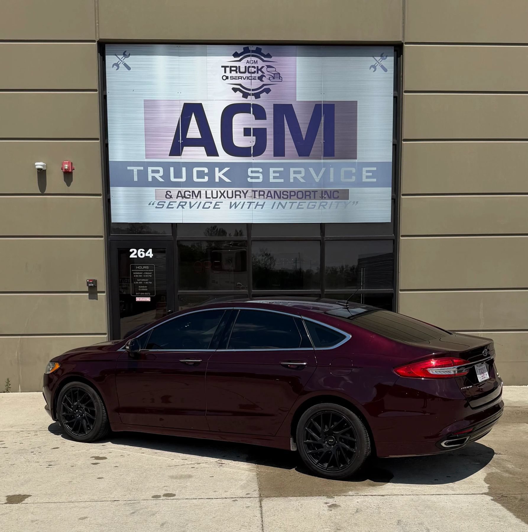 Used 2018 Ford Fusion SE w/ Fusion SE Technology Package FWD image 4