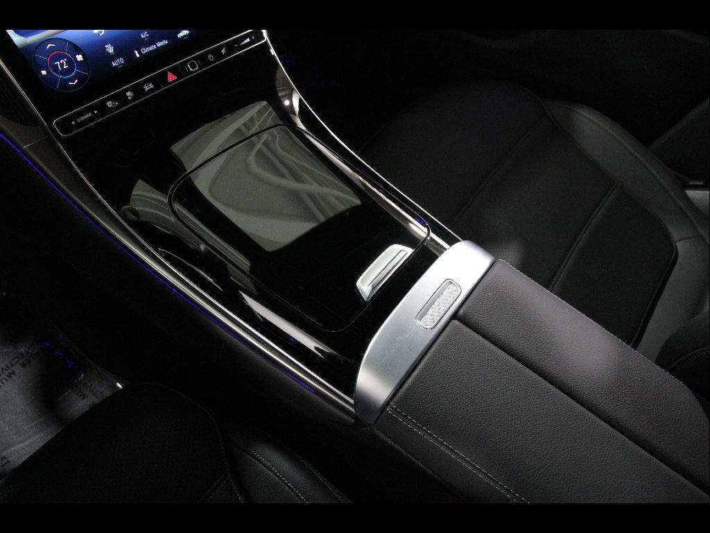 Used 2025 Mercedes-Benz GLC 350e 4MATIC image 16