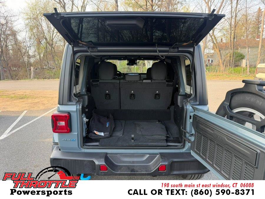 Used 2024 Jeep Wrangler Unlimited w/ Convenience Group AWD/4WD image 9