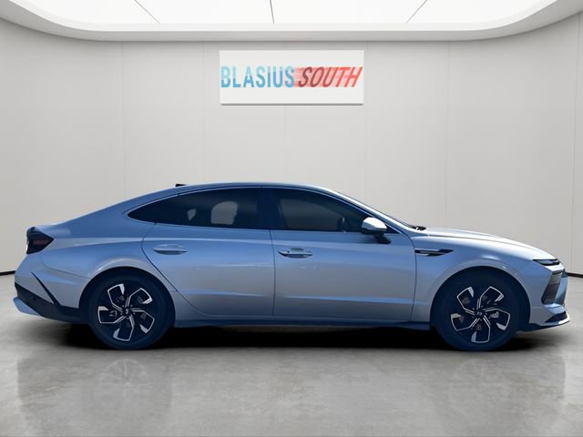 Used 2025 Hyundai Sonata SEL AWD/4WD image 2