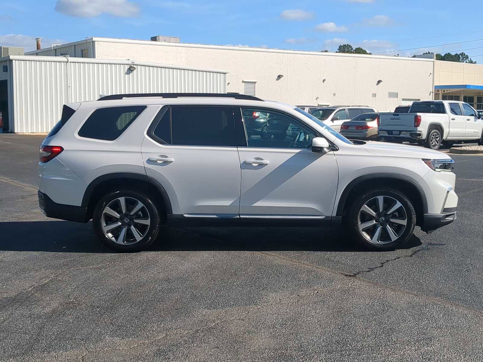 Used 2025 Honda Pilot Elite image 9