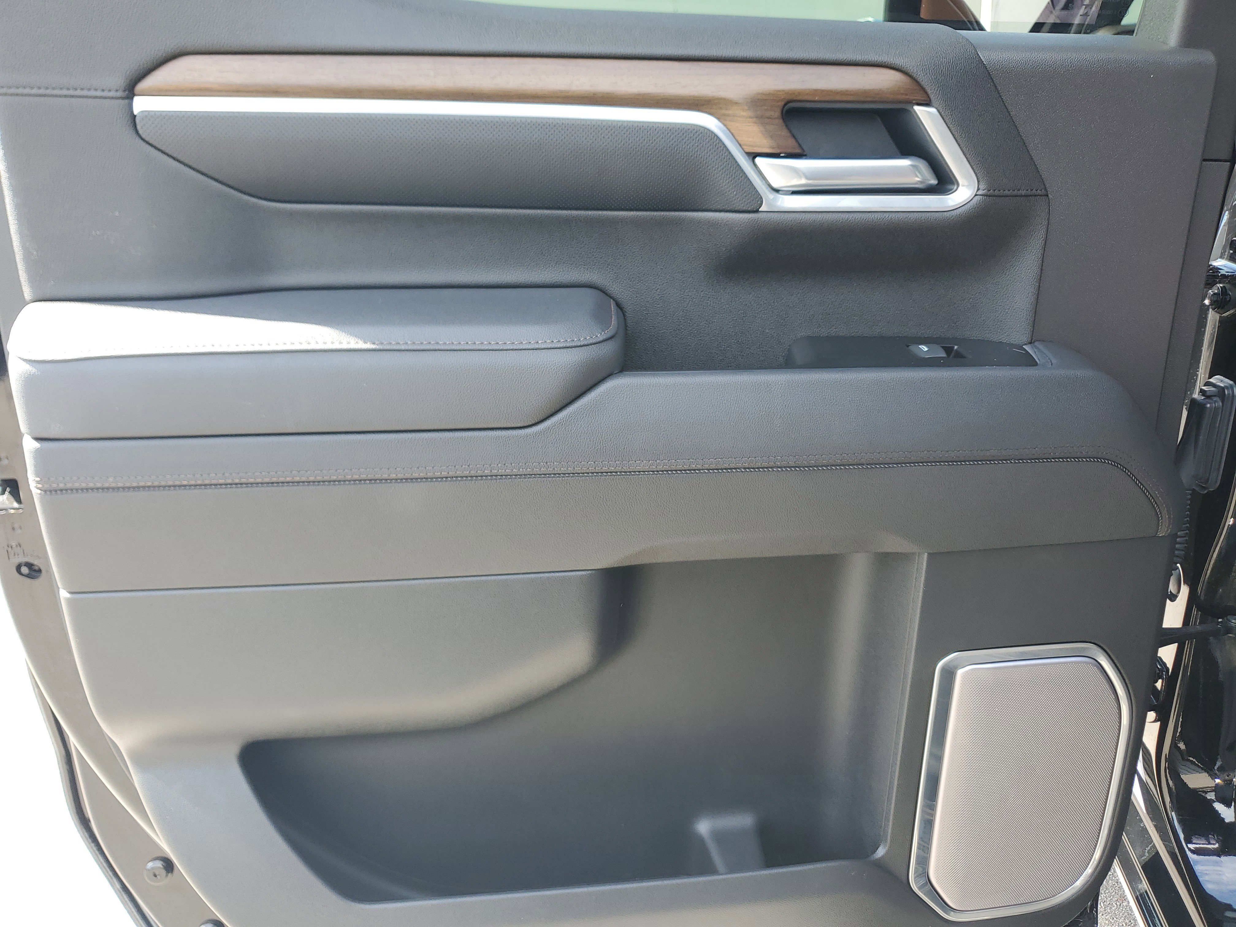 Used 2025 Chevrolet Silverado 1500 High Country w/ High Country Premium Package image 26