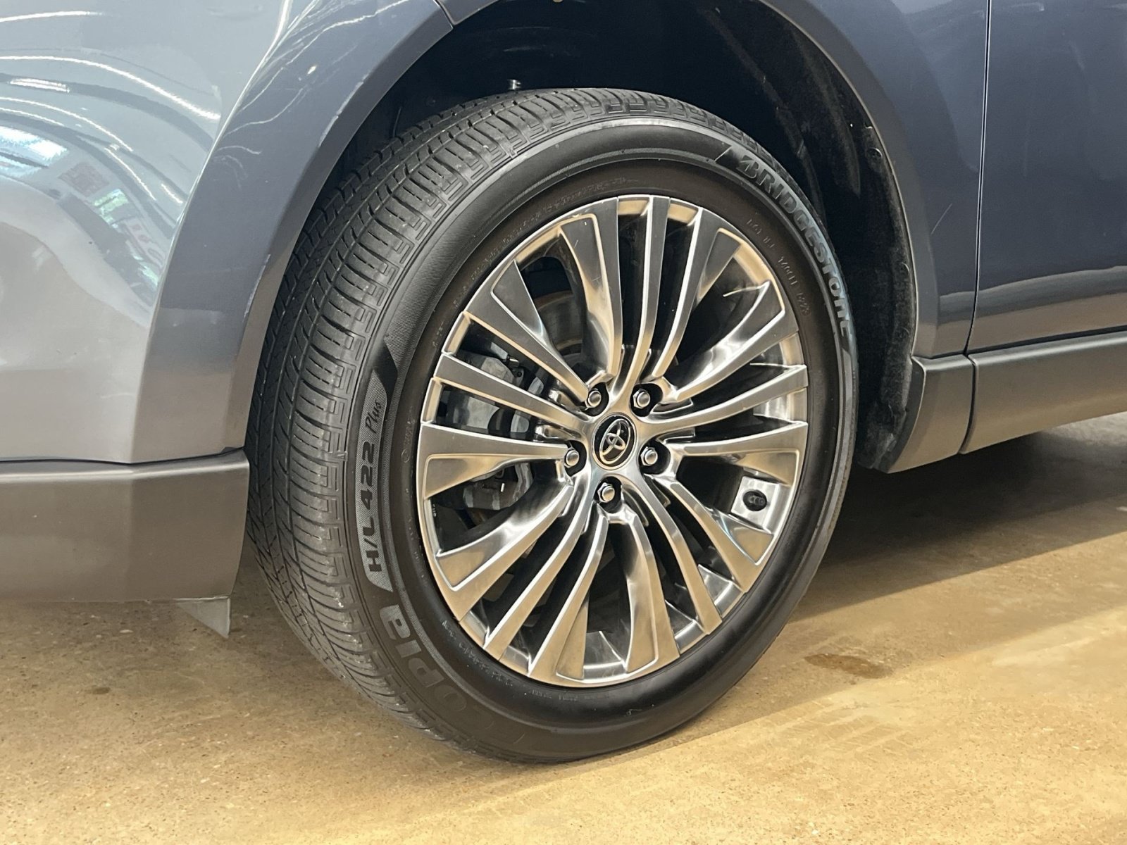 Used 2023 Toyota Venza Limited AWD/4WD image 8