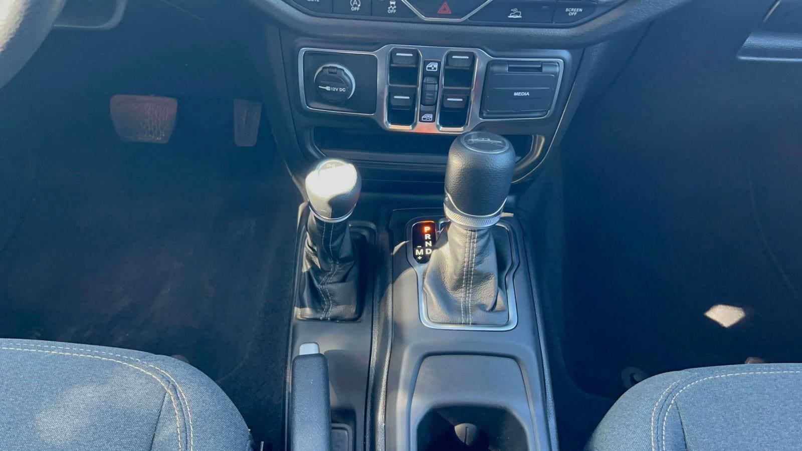 Used 2025 Jeep Gladiator Sport AWD/4WD image 23