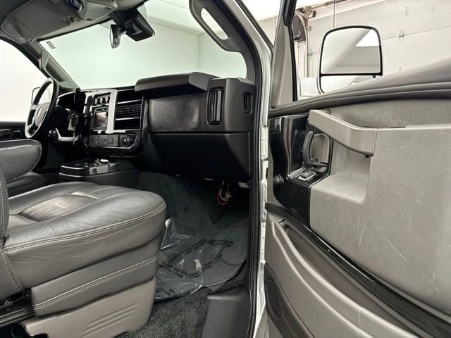 Used 2019 GMC Savana 2500 Extended w/ Enhanced Convenience Package image 43