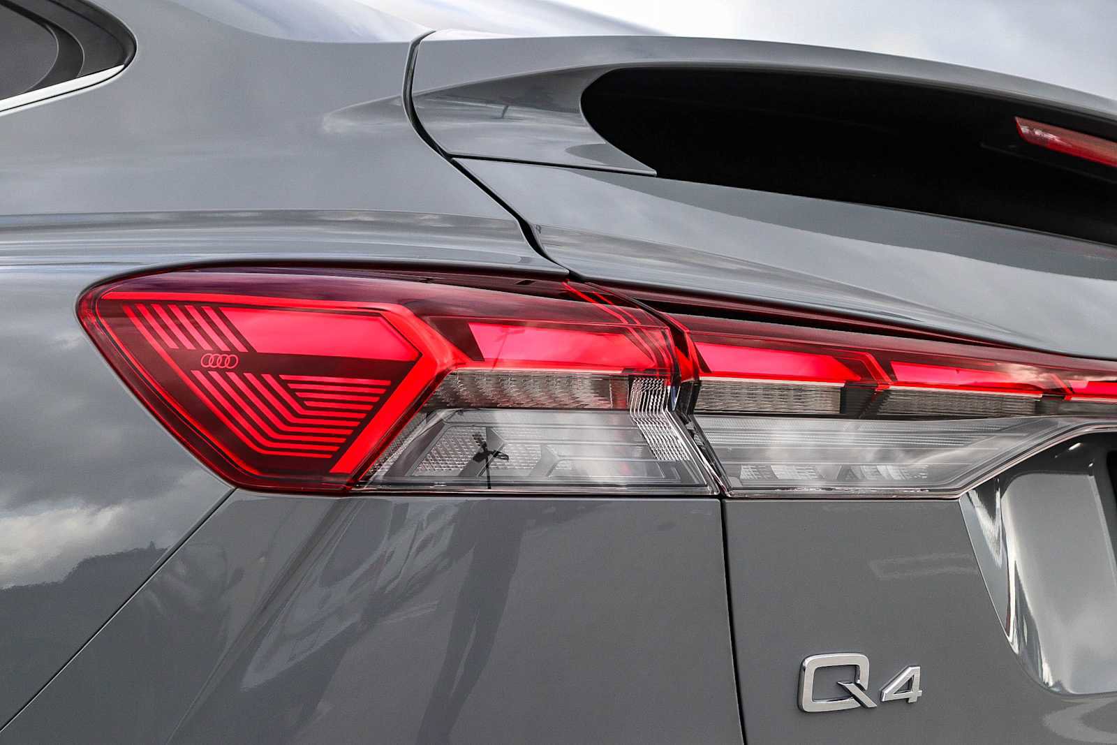 Used 2023 Audi Q4 e-tron Prestige image 12