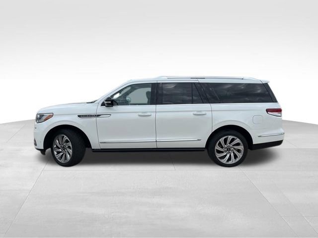 Used 2024 Lincoln Navigator L Reserve image 4