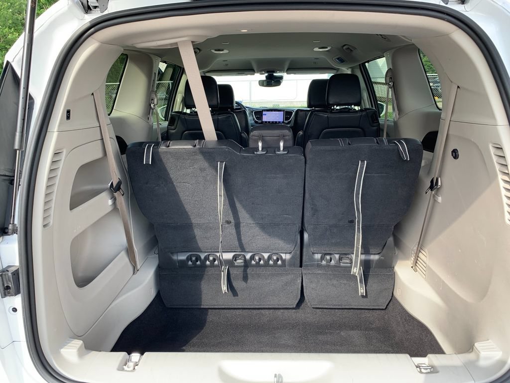 Used 2022 Chrysler Pacifica Touring-L FWD image 19