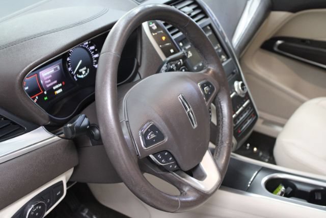 Used 2019 Lincoln MKC Premiere FWD image 9