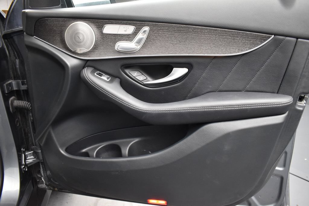 Used 2021 Mercedes-Benz GLC 300 4MATIC w/ AMG Line image 16
