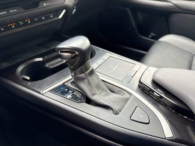 Used 2019 Lexus UX 200 w/ Premium Package image 17