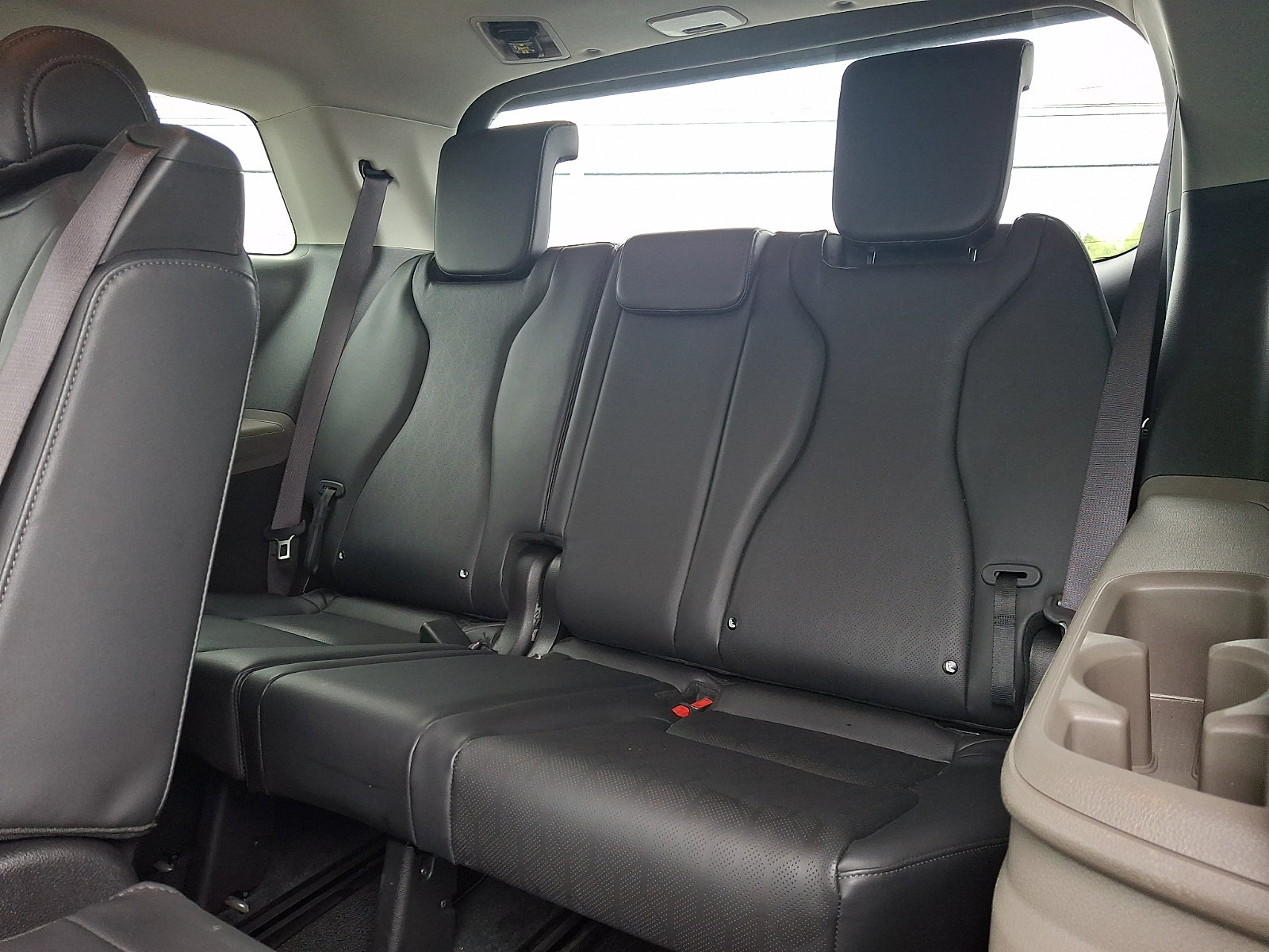 Used 2025 Kia Carnival FWD image 11