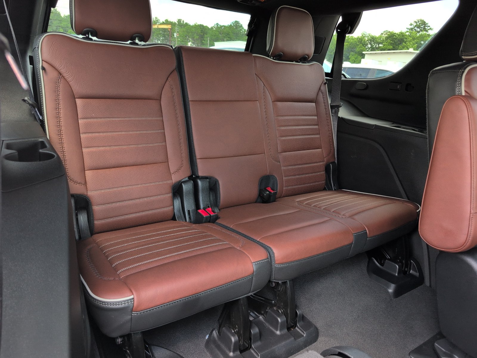 Used 2023 GMC Yukon Denali Ultimate AWD/4WD image 14