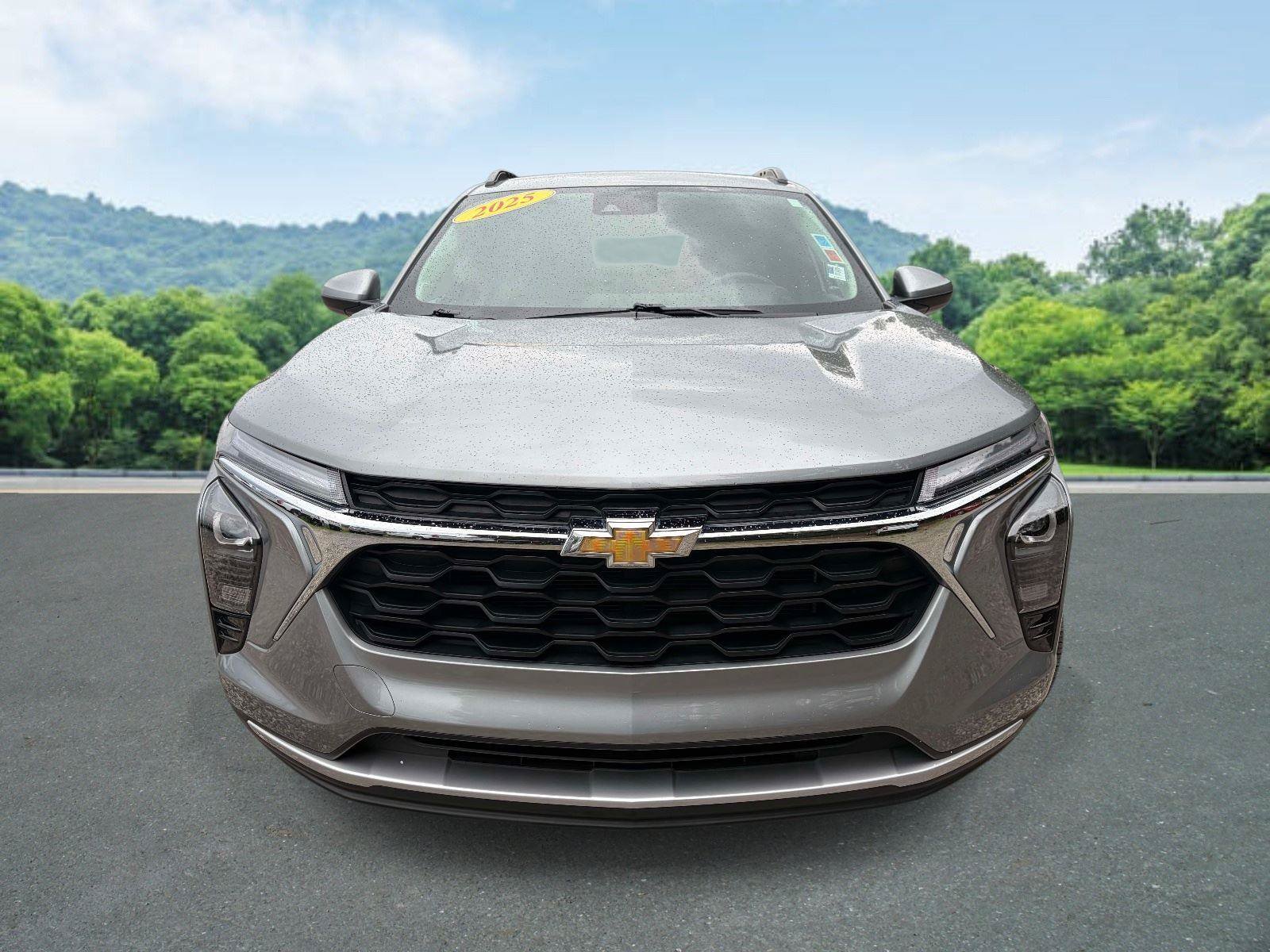 Used 2025 Chevrolet Trax LT w/ LT Convenience Package FWD image 27