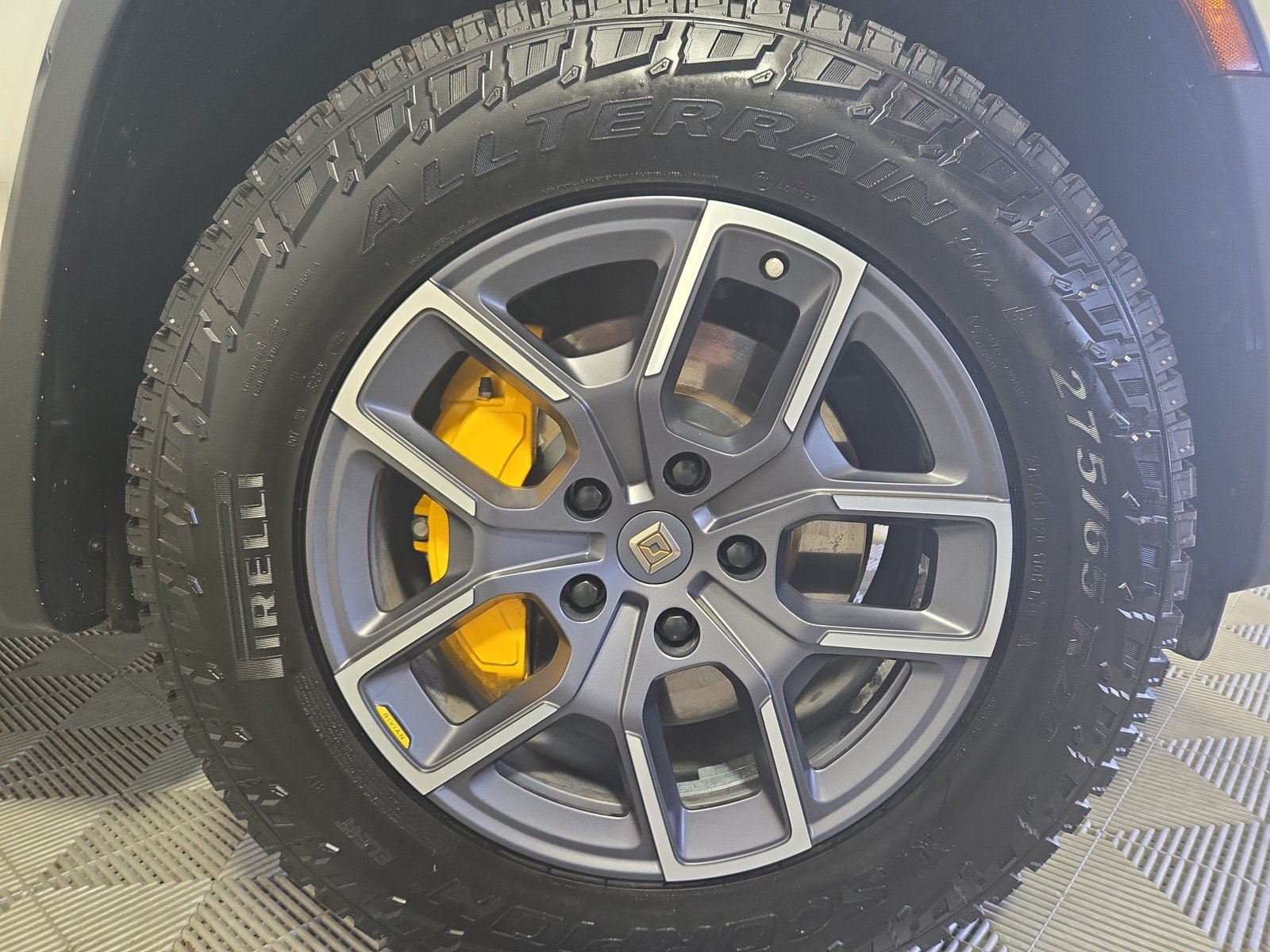 Used 2023 Rivian R1S Adventure AWD/4WD image 45