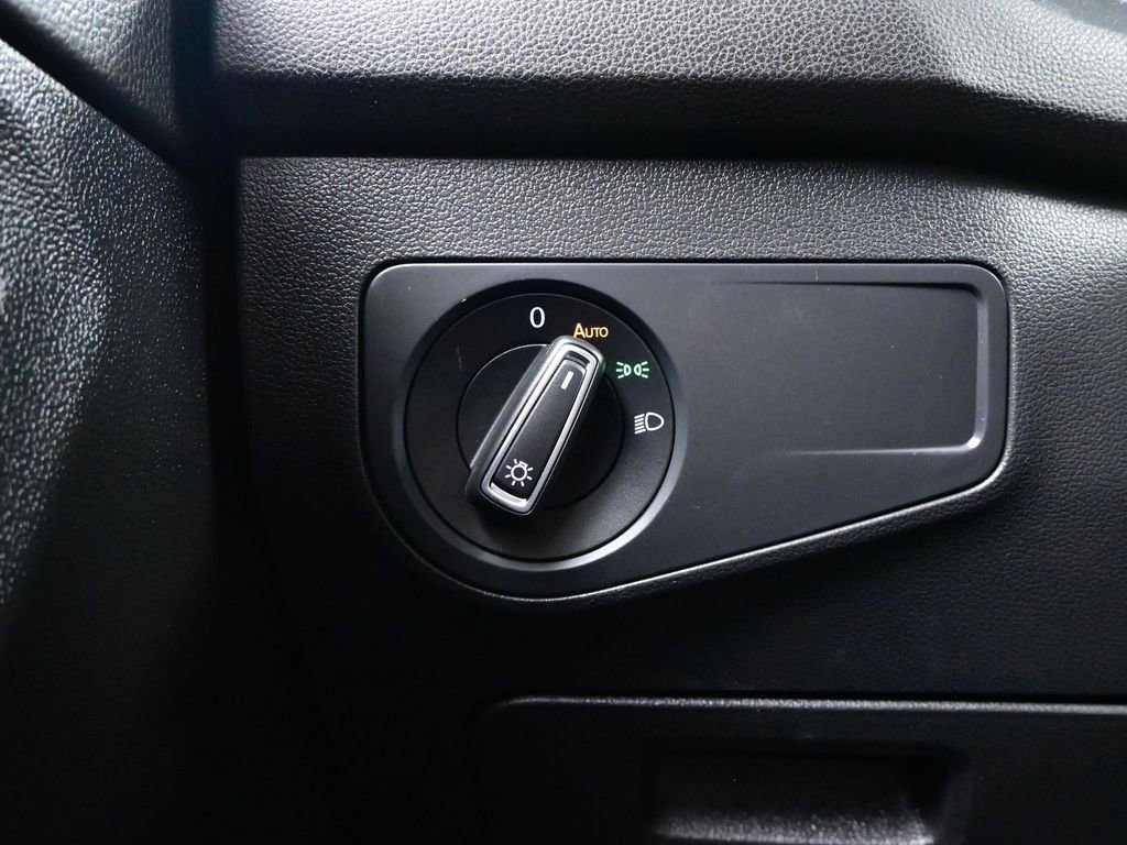 Used 2022 Volkswagen Tiguan SE image 14