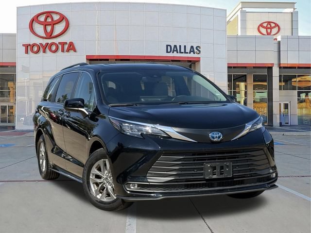 Used 2025 Toyota Sienna XLE
