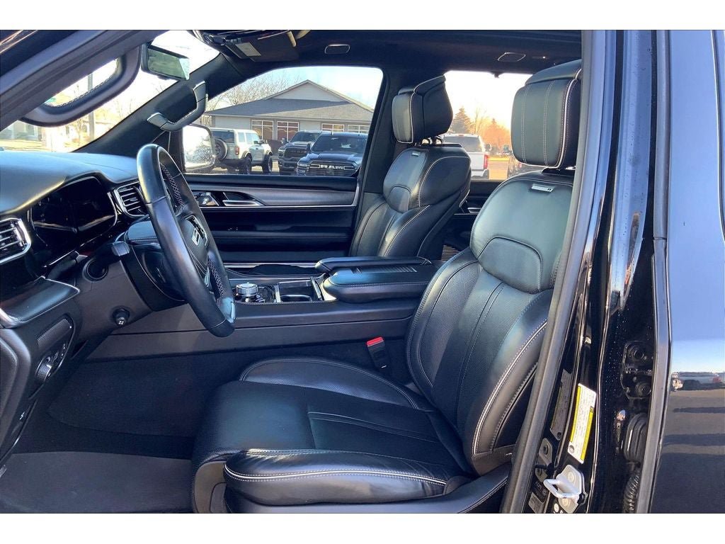 Used 2022 Jeep Grand Wagoneer Series II AWD/4WD image 26