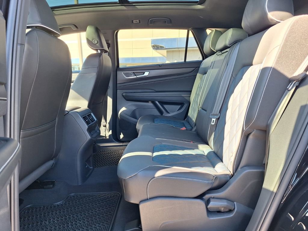 New 2026 Volkswagen Atlas Cross Sport SEL Premium R-Line image 11