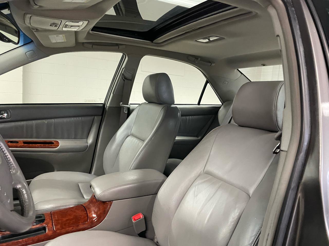 Used 2005 Toyota Camry XLE FWD image 11