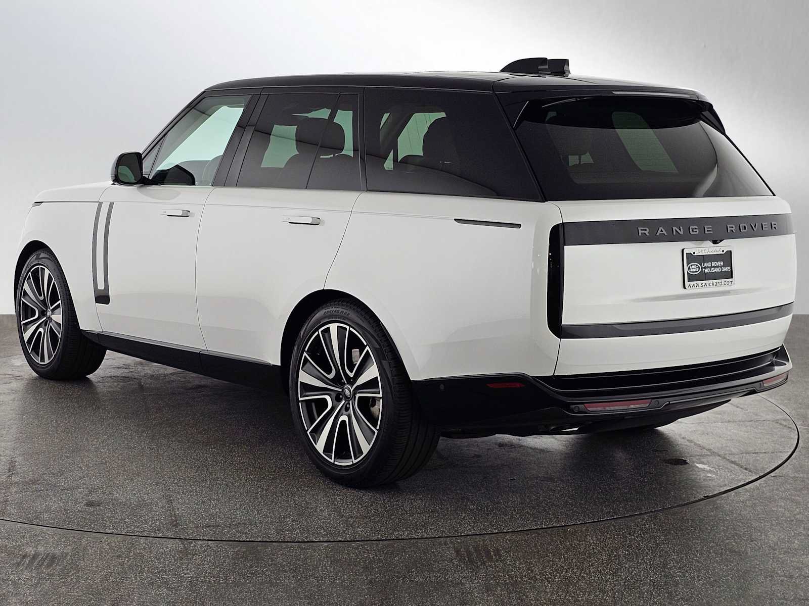 Used 2024 Land Rover Range Rover SE AWD/4WD image 3
