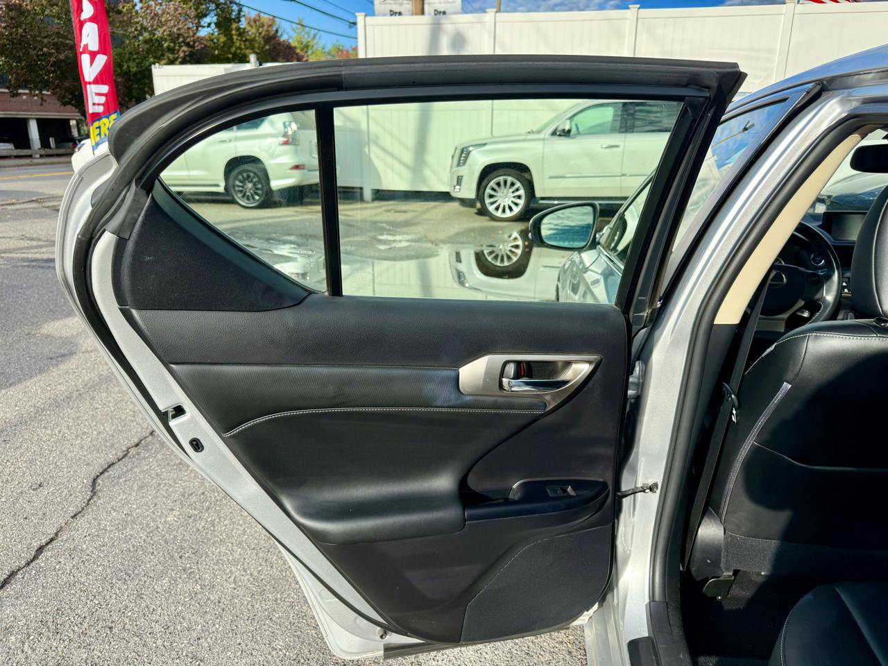 Used 2014 Lexus CT 200h FWD image 19
