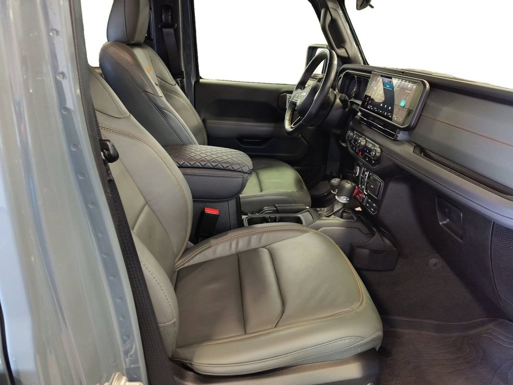 Used 2024 Jeep Gladiator Mojave w/ Convenience Group AWD/4WD image 17