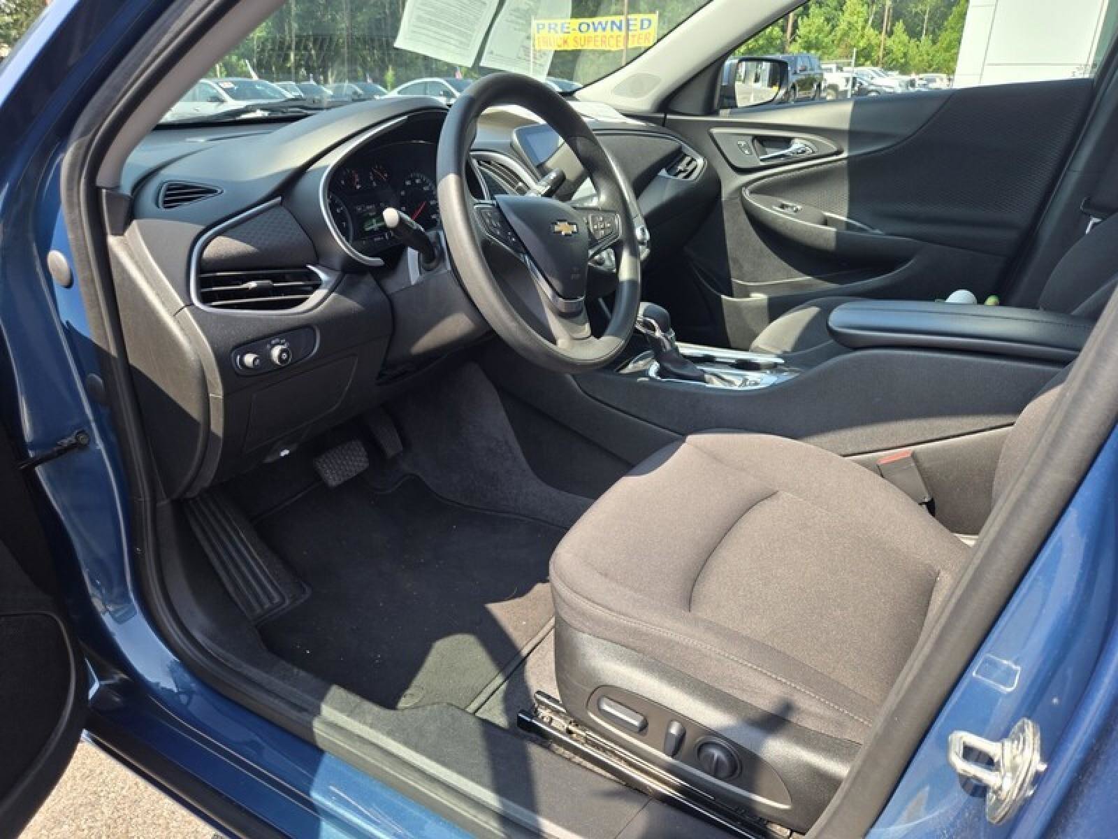 Used 2025 Chevrolet Malibu LT FWD image 15