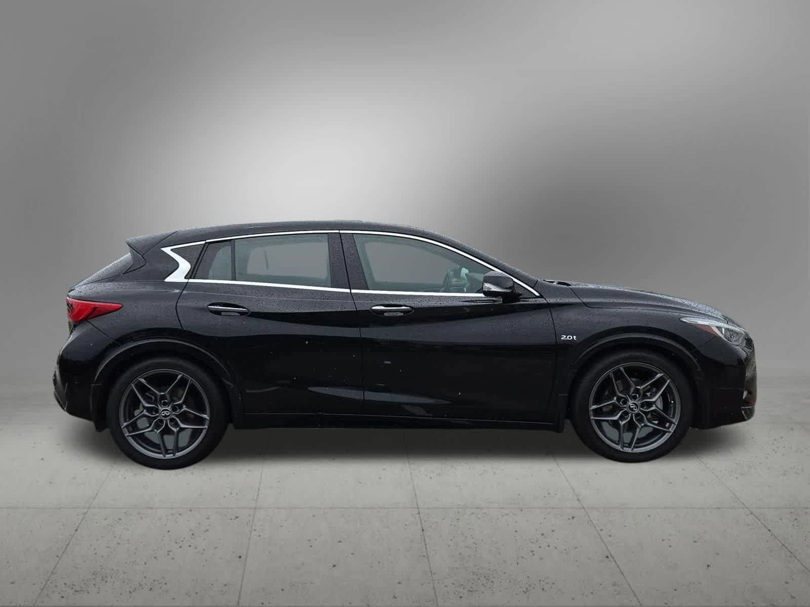 Used 2017 INFINITI QX30 Sport w/ Sport Leather Package FWD image 7