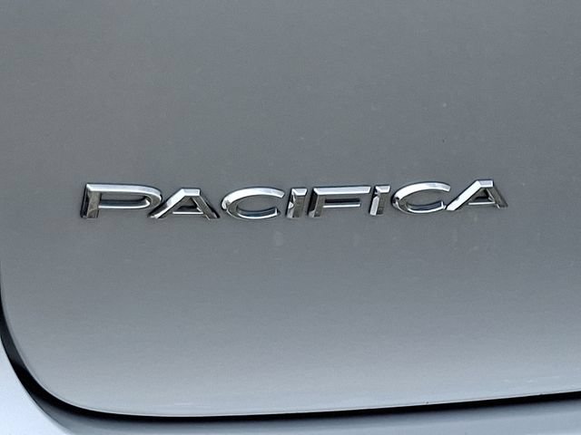 Used 2024 Chrysler Pacifica Touring-L FWD image 30