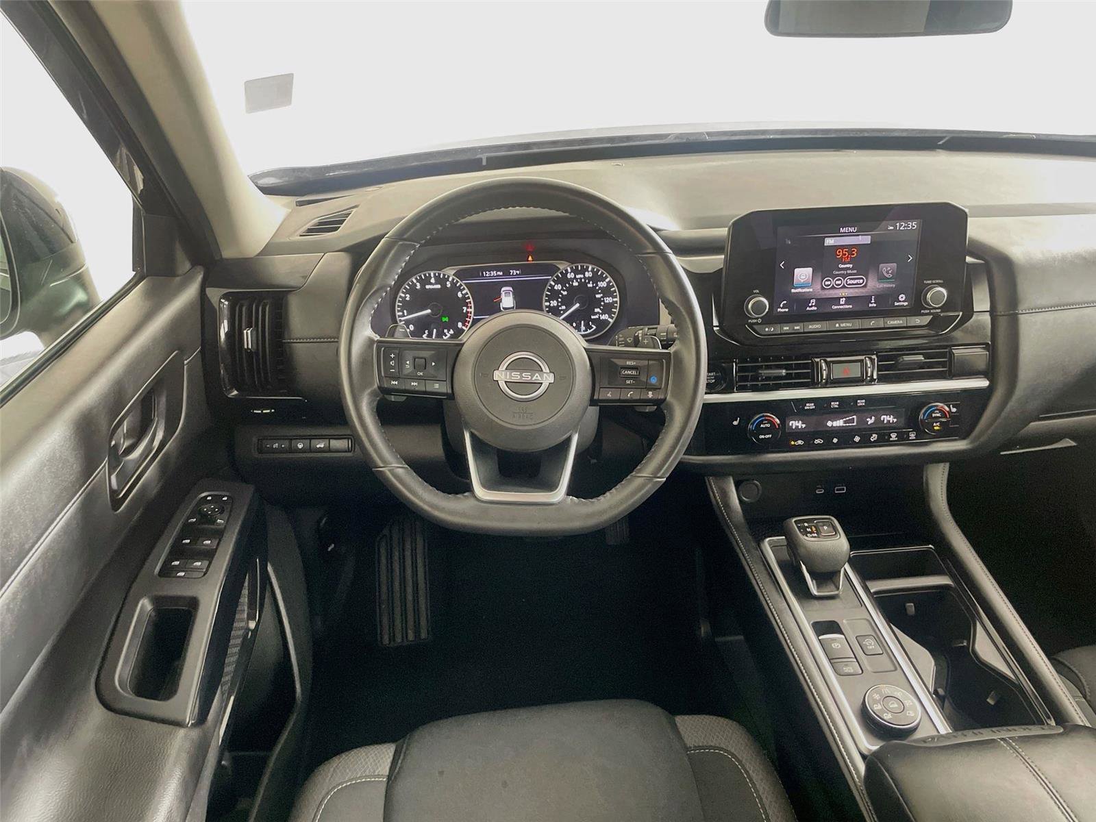 Used 2025 Nissan Pathfinder SV AWD/4WD image 24