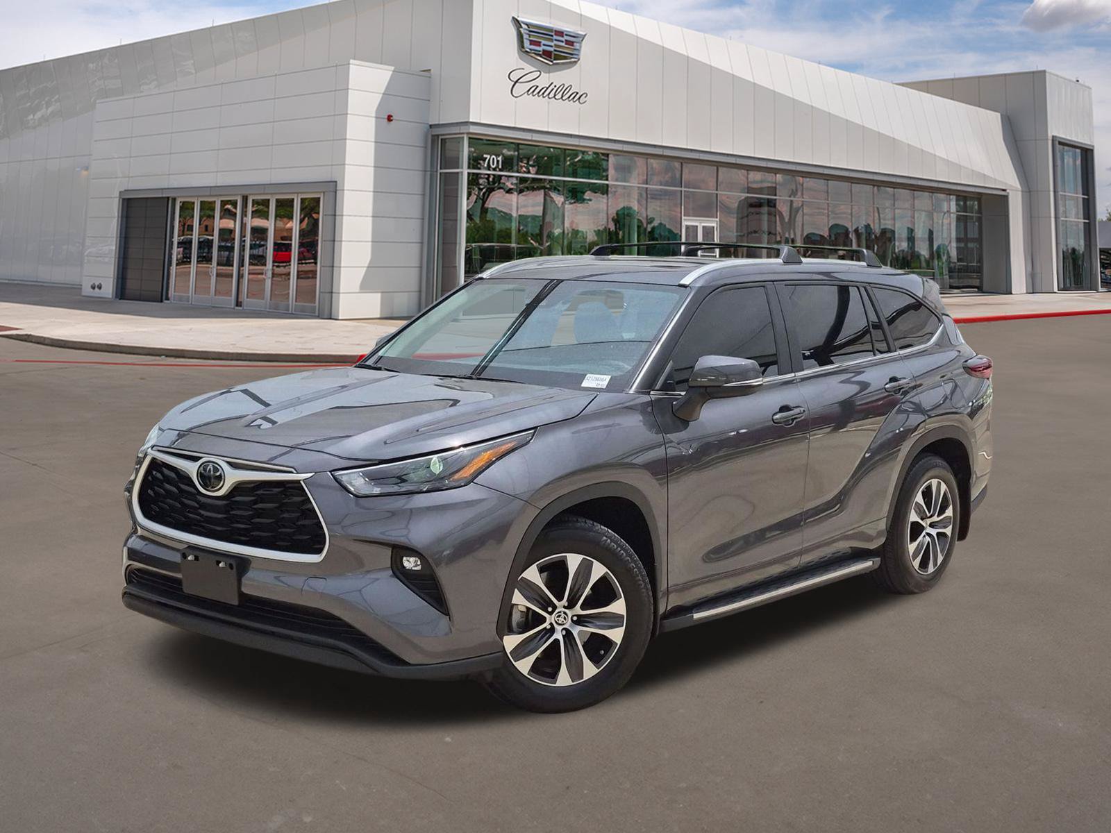 Used 2024 Toyota Highlander XLE FWD video 1