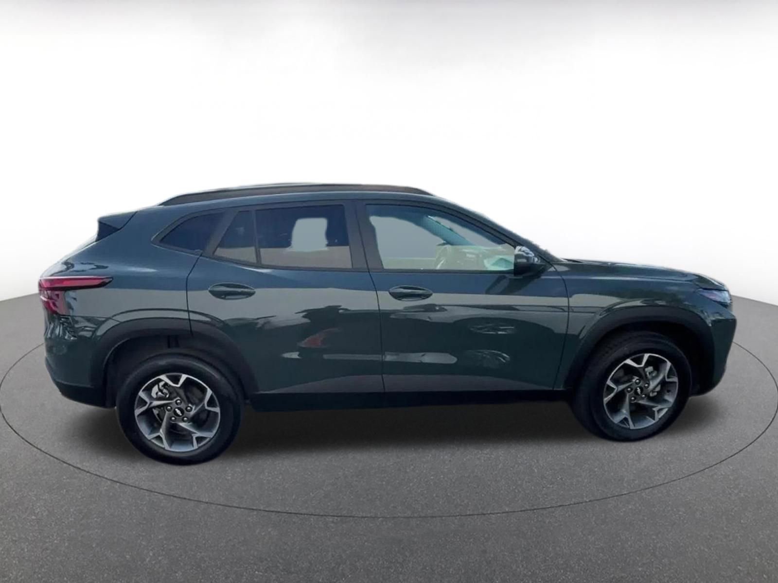 Used 2025 Chevrolet Trax LT FWD image 16