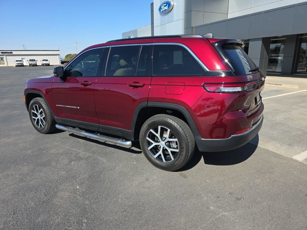 Used 2025 Jeep Grand Cherokee Limited image 3
