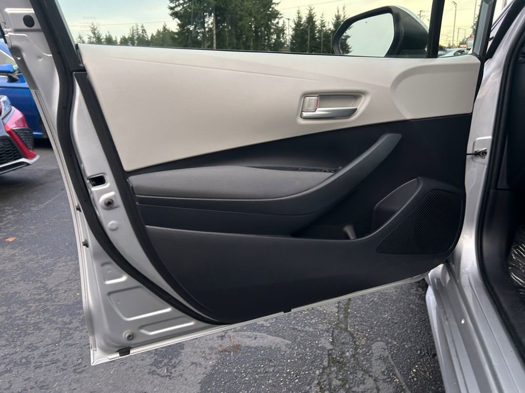 Used 2021 Toyota Corolla LE image 21