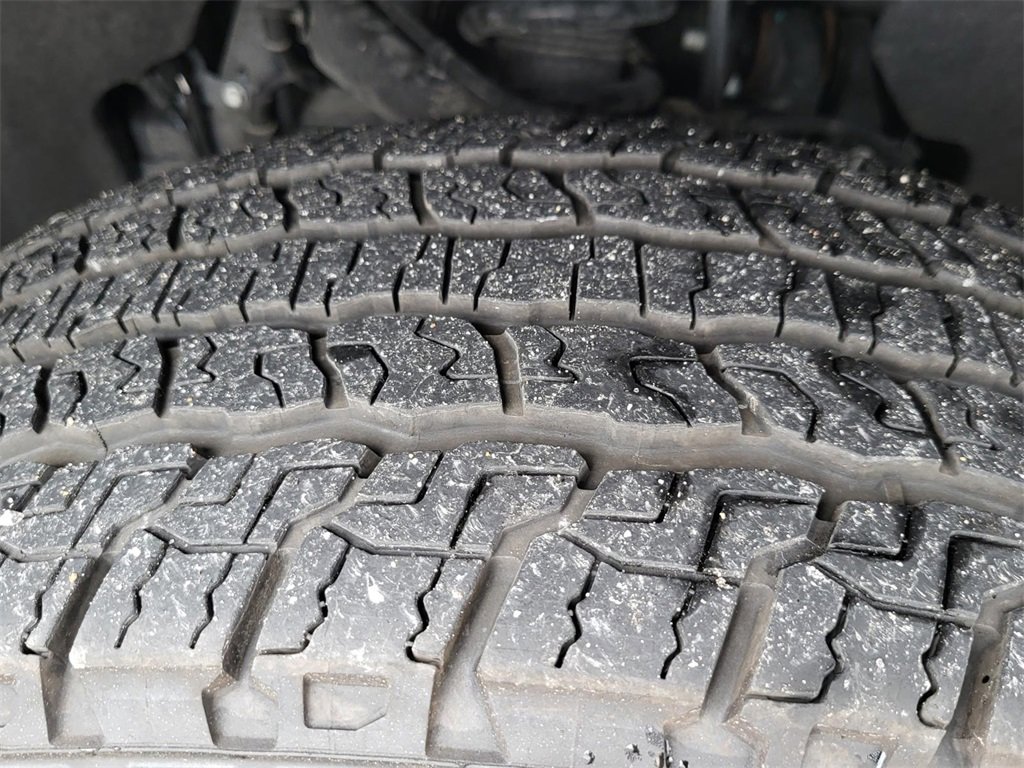 Used 2024 GMC Canyon AT4 w/ AT4 Premium Package image 31