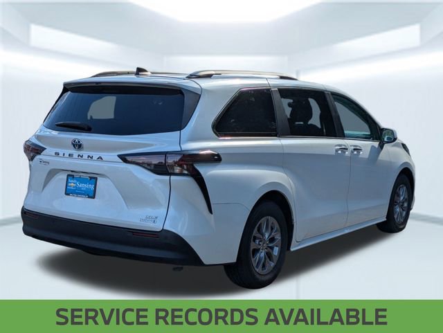 Used 2023 Toyota Sienna XLE image 5