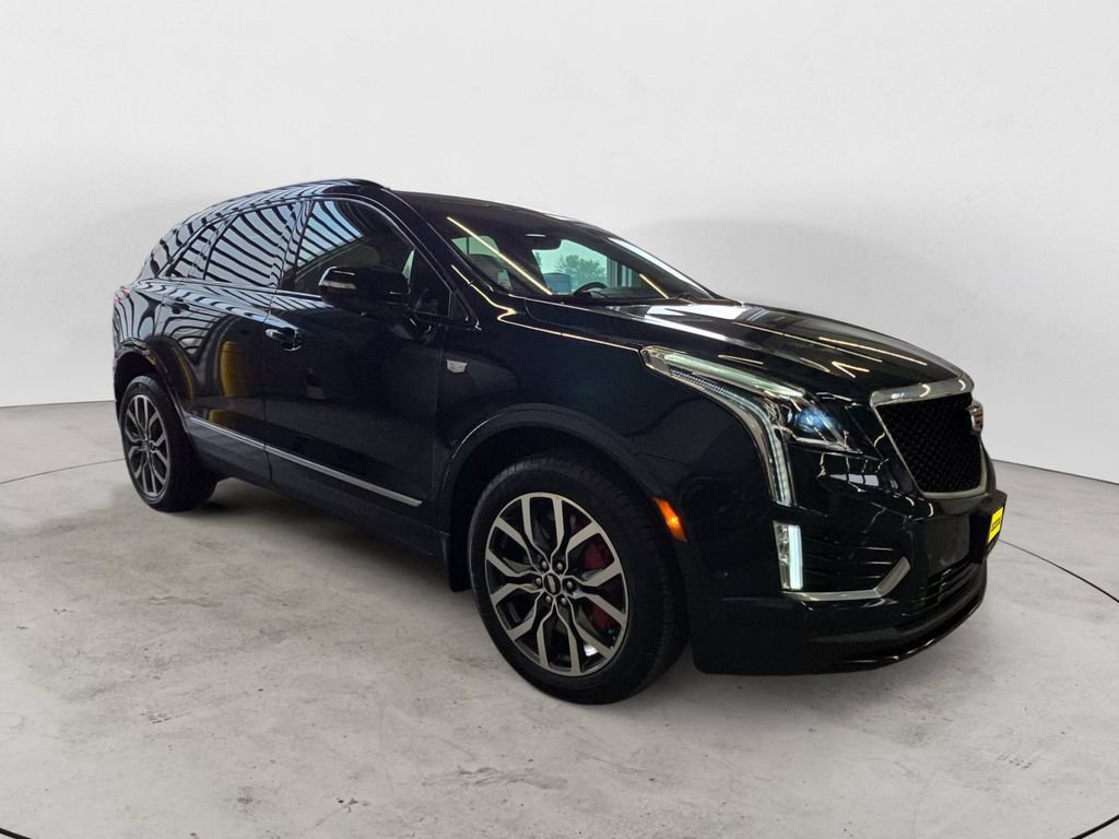 Certified 2025 Cadillac XT5 Sportv w/ Technology Package AWD/4WD image 3