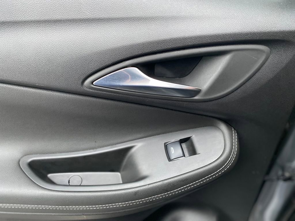 Used 2024 Buick Encore GX Sport Touring image 17